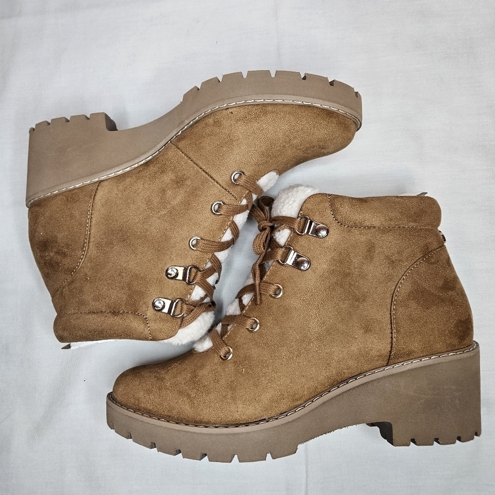 Giani Bernini Valentena Ankle Lugged Sole Combat Boots NWT Sz 7.5 Retail $130